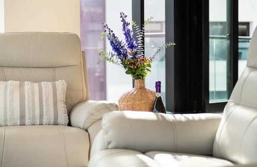 Mount Maunganui Apartment | Superb Elevated Sea Views with Heated Pool, Gym