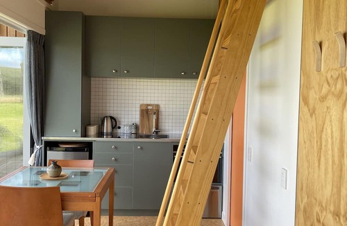 Herbertville Apartment | Stylish beach studio, golf course, stunning beach, epic night skies