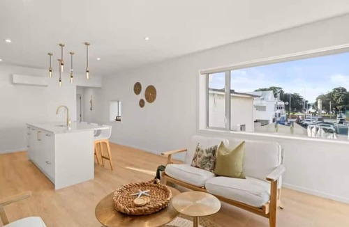 Mission Bay Apartment | Luxury Apart, Seaviews & Balcony, Full Kitchen
