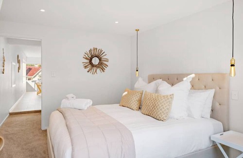 Mission Bay Apartment | Luxury Apart, Seaviews & Balcony, Full Kitchen