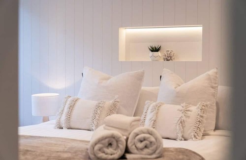 Mission Bay Apartment | Luxury Apart, Garden Views, Full Laundry, Kitchen