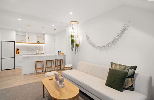 Mission Bay Apartment | Luxury Apart, Garden Views, Full Laundry, Kitchen