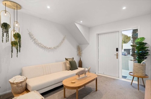 Mission Bay Apartment | Luxury Apart, Garden Views, Full Laundry, Kitchen