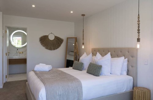 Mission Bay Apartment | Luxury Apart, Balcony & Seaviews, Full Laundry