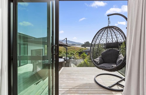 Raglan House | R and R at Robertson - Raglan Holiday Home