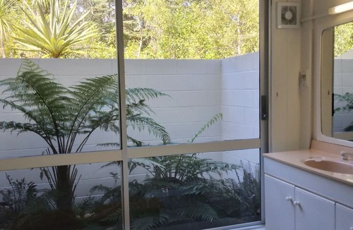 Manapouri House | Tui Retreat | Lake Manapouri