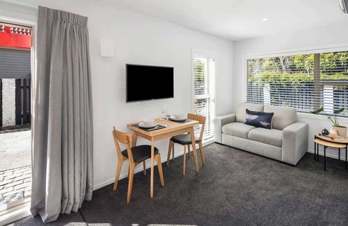 Wellington Apartment | Comfy stylish Central Wellington studio