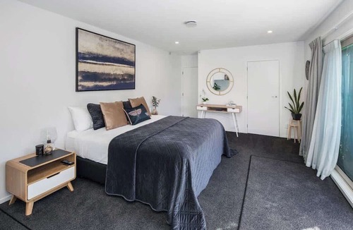 Wellington Apartment | Comfy stylish Central Wellington studio
