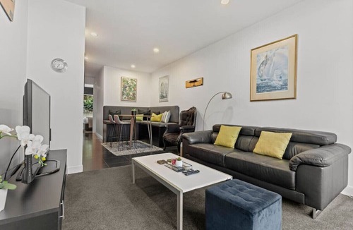 St. Mary's Bay Apartment | Victoria Park Haven w carpark, spa, pool and gym