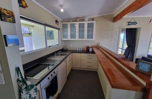 Merita House | Stunning views of the bay - 2 min to the beach!