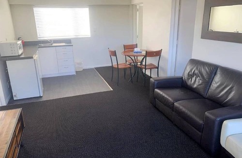 Riccarton House | Unwind @ Serenity in the City Studio