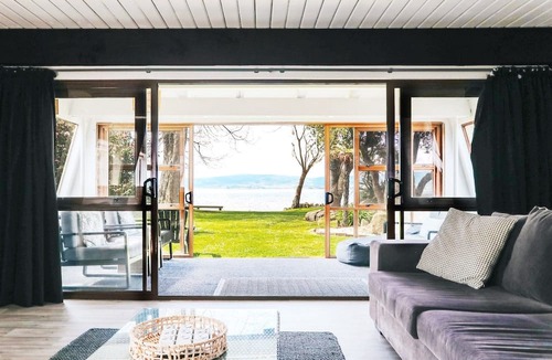 Rotorua House | Lakefront Living at its Best | Private Jetty & Kayaks