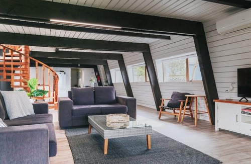 Rotorua House | Lakefront Living at its Best | Private Jetty & Kayaks