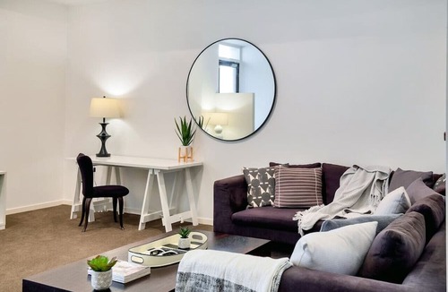 Newmarket Apartment | Eden`s Nest Apt near Westfield Newmarket