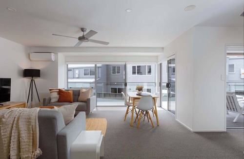 Mount Maunganui Apartment | Sunny & Spacious, Downtown Mount, Beach & Pool