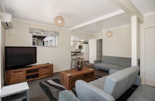 Moetapu Bay Cottage | Aquamarine Dreams - Marlborough Holiday Home