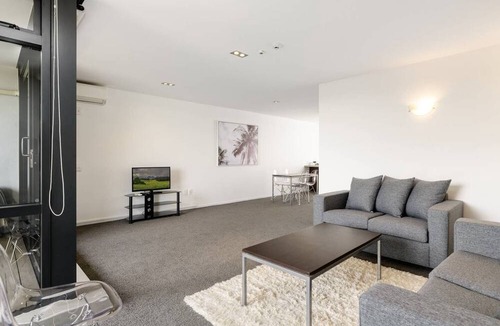 Mount Maunganui Apartment | Central Apartment with Pool, Spa, Sauna and Gym