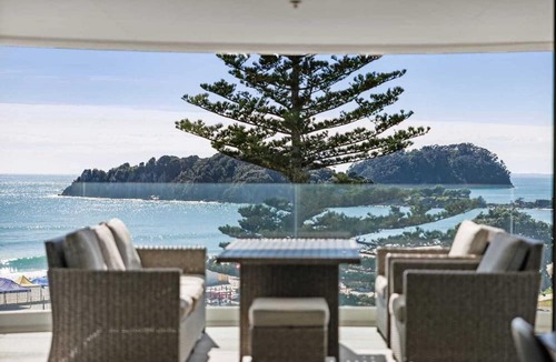 Mount Maunganui Apartment | Oceanside Bliss Absolute Beachfront Stunning Views