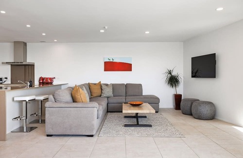 Mount Maunganui Apartment | Oceanside Bliss Absolute Beachfront Stunning Views