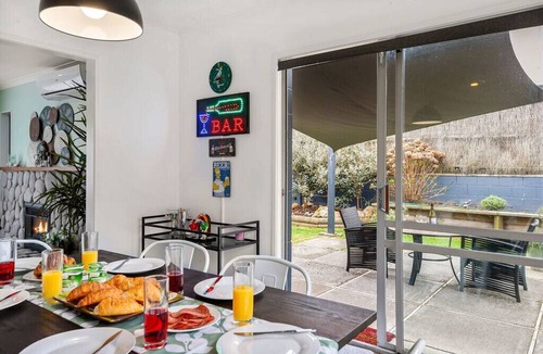 Richmond Heights Cottage | True Blue - Taupo Holiday Home