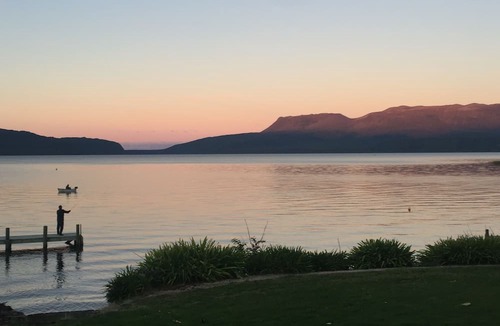 Lake Tarawera House | ABSOLUTE LAKE EDGE , FLAT LAWN, BEACH & JETTY
