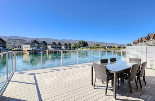 Mount Pisa Apartment | Lake Resort by Marsden