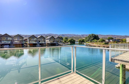 Mount Pisa Apartment | Lake Resort by Marsden