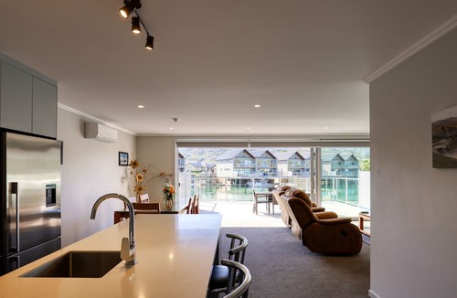 Mount Pisa Apartment | Lake Resort by Marsden
