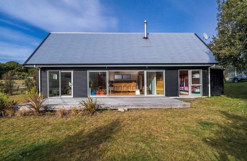 Kuratau House | Southern Lake Taupo Bach, great for Lake Taupo and Tongariro guests