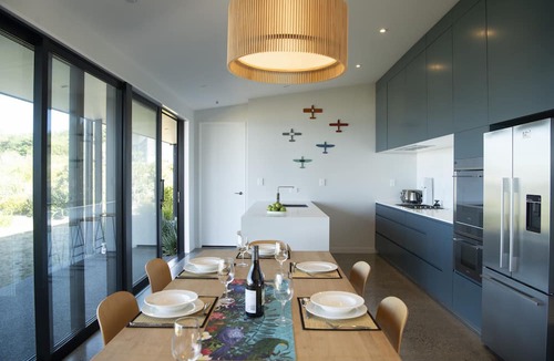Waimarama House | Lightning Ridge Views - Waimarama Holiday Home
