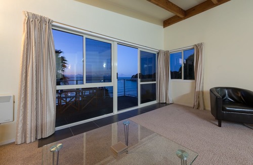 Coopers Beach Apartment | By the Bay Beachfront Apartments