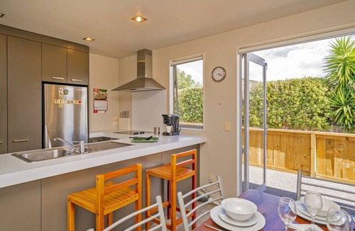 Matarangi Cottage | Titoki Magic - Matarangi Holiday Home