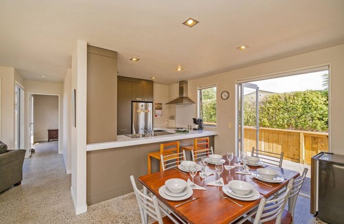 Matarangi Cottage | Titoki Magic - Matarangi Holiday Home