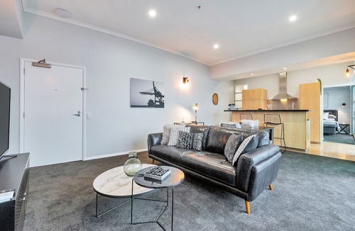Auckland Central Business District Apartment | Princes Wharf Boutique Apartment