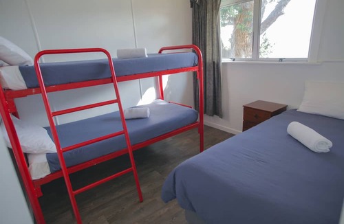 Coromandel Cabin | Oamaru Bay Tourist Park
