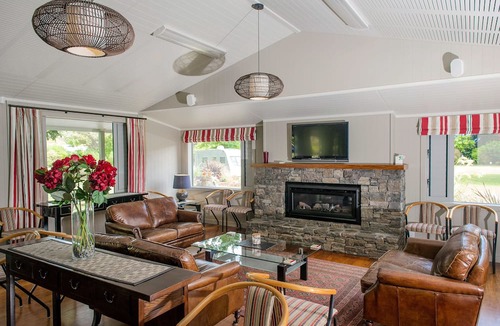 Cooks Beach Cottage | Flaxmill Accommodation