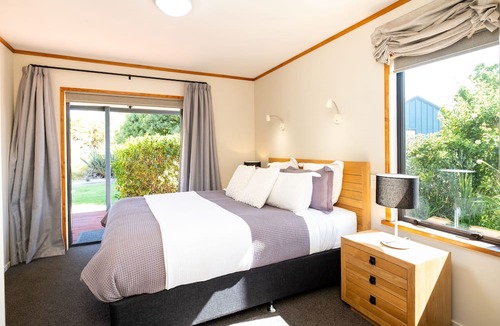 Clive Cottage | Lawn Cottages
