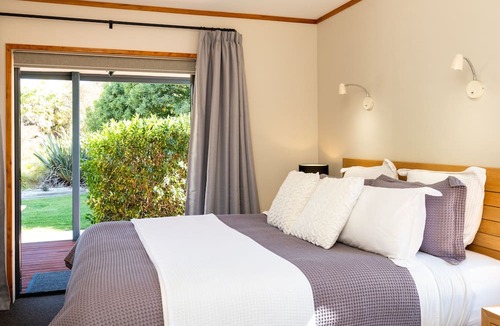 Clive Cottage | Lawn Cottages