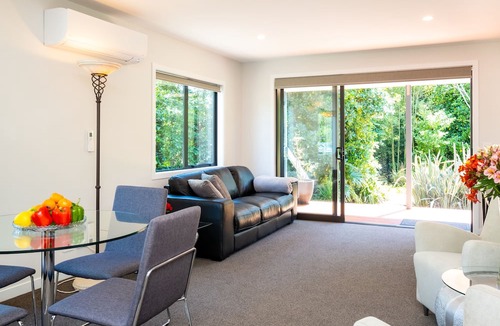 Clive Cottage | Lawn Cottages
