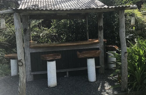Coromandel House | Private,Unique,Old Memroabilia, Rustic,Sea View,Sunsets,Playground,Pets ok WIFI