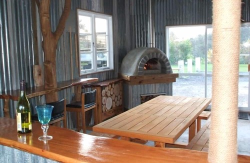 Coromandel House | Private,Unique,Old Memroabilia, Rustic,Sea View,Sunsets,Playground,Pets ok WIFI