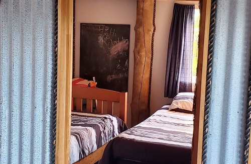 Coromandel House | Private,Unique,Old Memroabilia, Rustic,Sea View,Sunsets,Playground,Pets ok WIFI