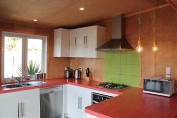 Raumati South House | Cosy Raumati South Beach Bach