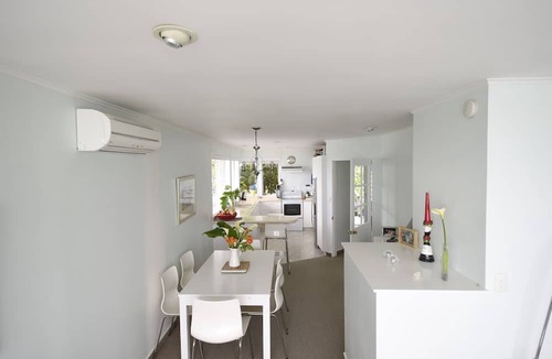 Tahunanui Apartment | Bisley Beach Apartment - 3 mins walk to Tahunanui Beach