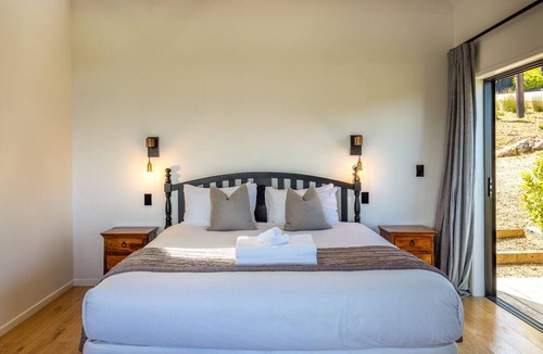 Omiha House | The Guest House at Te Whau Retreat - Stay Waiheke