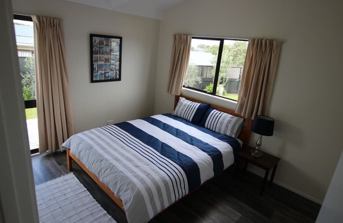 Omaha House | Quintessential Kiwi bach in the heart of Omaha