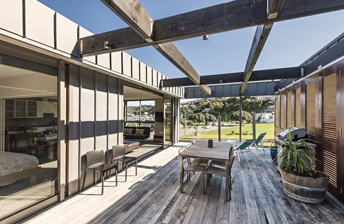 Wellington Apartment | Stay on the Bay - The Penthouse on Evans Bay - 3 bed top floor apartment
