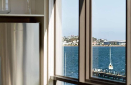 Wellington Apartment | Stay on the Bay - The Penthouse on Evans Bay - 3 bed top floor apartment