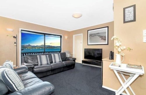 Coromandel Apartment | Luxury accommodation in central Coro Township