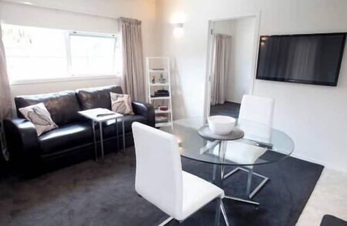 Coromandel Apartment | Luxury accommodation in central Coro Township
